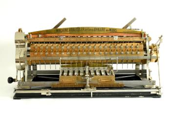 Die originale direktmultiplizierende Rechenmaschine (1889) von Léon Bollée aus dem Musée de Tessé in Le Mans, Frankreich. © Arithmeum © Arithmeum, Bonn Die originale direktmultiplizierende Rechenmaschine (1889) von Léon Bollée aus dem Musée de Tessé in Le Mans, Frankreich. © Arithmeum © Arithmeum, Bonn