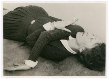 Grit Kallin-Fischer, Selbstporträt mit Zigarette, um 1928 © Bauhaus-Archiv Berlin Grit Kallin-Fischer, Selbstporträt mit Zigarette, um 1928 © Bauhaus-Archiv Berlin