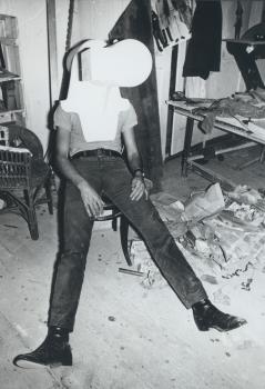 Walter Pichler, TV-Helm (Tragbares Wohnzimmer), 1967/2022 © Courtesy Galerie Krinzinger und Walter Pichler, © Nachlass Walter Pichler Walter Pichler, TV-Helm (Tragbares Wohnzimmer), 1967/2022 © Courtesy Galerie Krinzinger und Walter Pichler, © Nachlass Walter Pichler