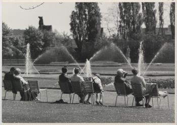 Abbildung: Nordpark Düsseldorf, 1957 © Stadtarchiv Düsseldorf, 5-8-0-401-602-002. Foto: Dolf Siebert. Abbildung: Nordpark Düsseldorf, 1957 © Stadtarchiv Düsseldorf, 5-8-0-401-602-002. Foto: Dolf Siebert.